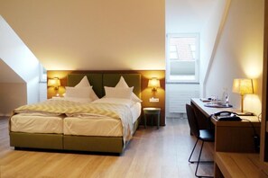Superior Double Room | Minibar, in-room safe, individually decorated, individually furnished - Romantik Hotel Das Lindner (Bad Aibling)