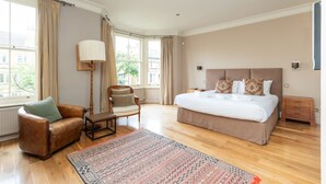 Basic House, Multiple Beds | 5 bedrooms, laptop workspace, iron/ironing board, bed sheets - Incredible 5 Bedroom House W/private Garden -wandsworth! (London)