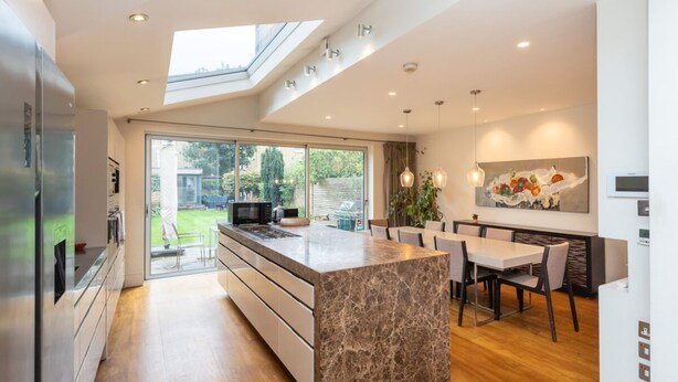 Basic House, Multiple Beds | Private kitchen | Fridge, microwave, oven, stovetop - Incredible 5 Bedroom House W/private Garden -wandsworth! (London)