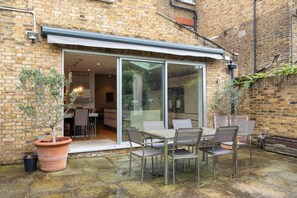 Outdoor dining - Incredible 5 Bedroom House W/private Garden -wandsworth! (London)