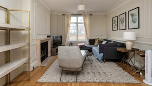 Maison, plusieurs lits | Coin séjour | Télévision