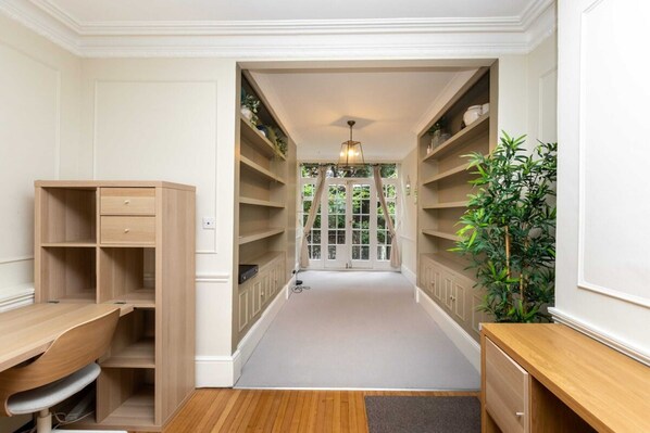 Interior - Gorgeous 6BD House - 2 Mins From South Kensington! (London)