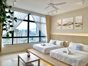 Estudio Confort, 2 camas de matrimonio, vistas a la ciudad | Tabla de planchar con plancha, wifi gratis, ropa de cama
