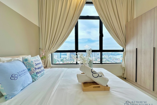 Tabla de planchar con plancha, wifi gratis y ropa de cama