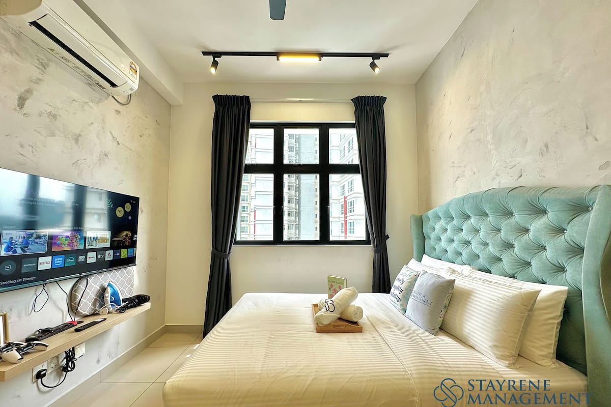 Iron/ironing board, free WiFi, bed sheets