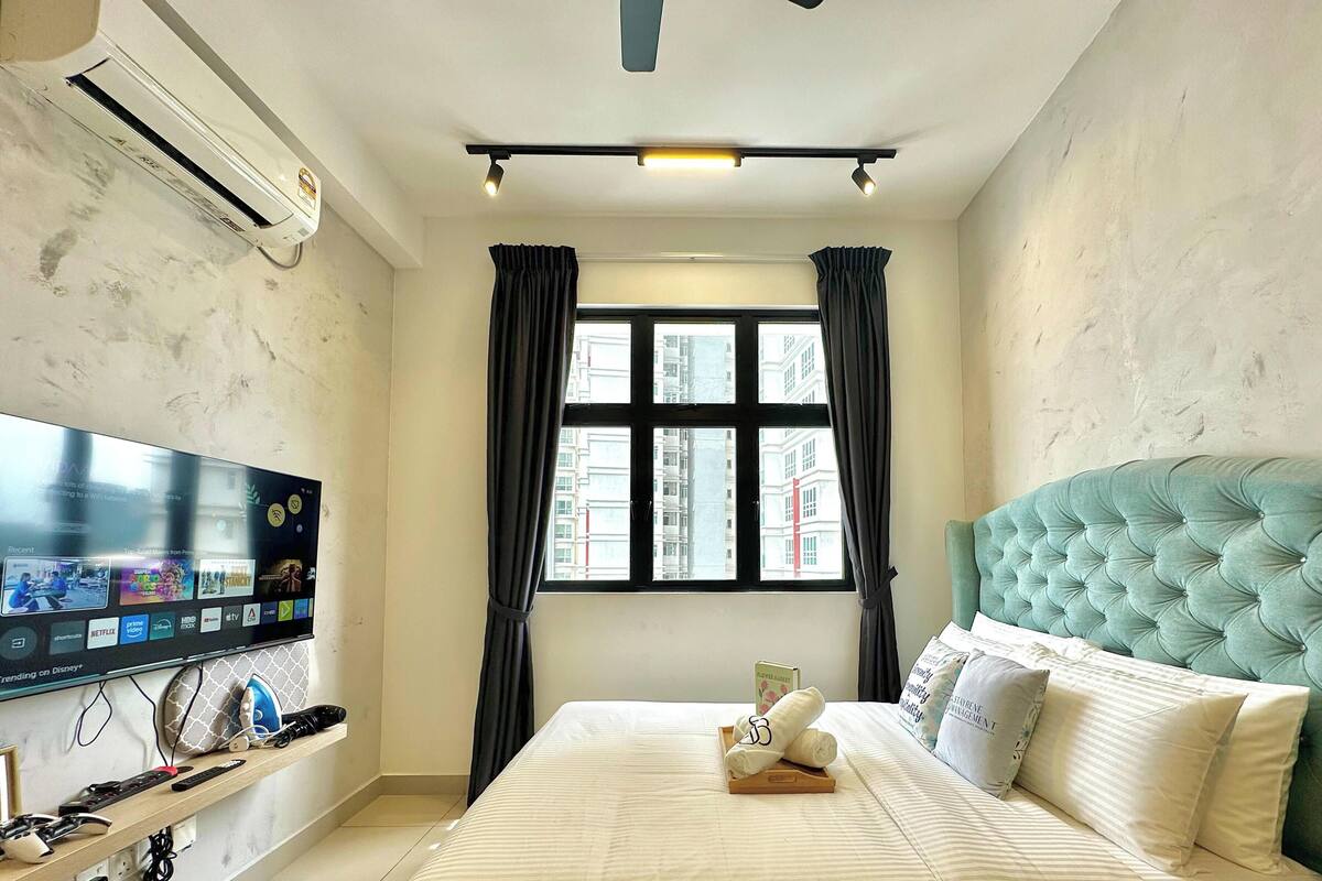 Iron/ironing board, free WiFi, bed sheets