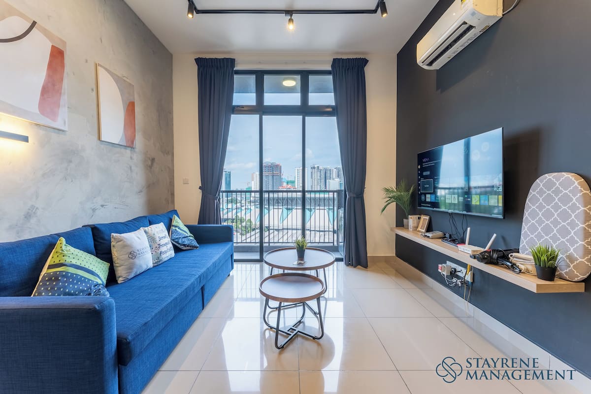 Apartment, 3 Bedrooms, City View | Living area