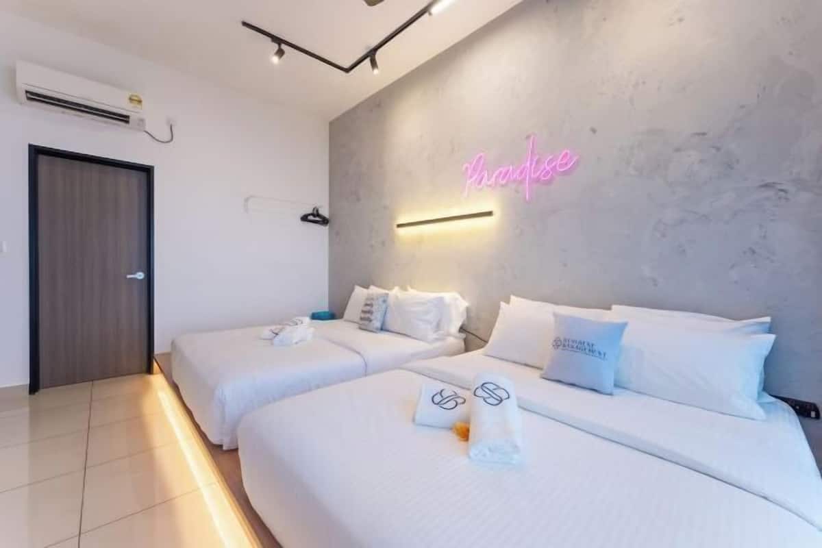 Iron/ironing board, free WiFi, bed sheets