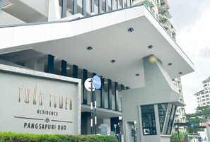 A modern building with a sign reading "TWIN TOWER RESIDENCE PANGSAPURI DUO".