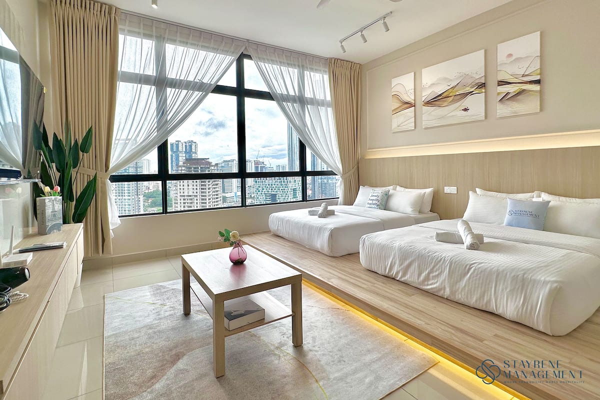 Comfort Studio, 2 Queen Beds, City View | Iron/ironing board, free WiFi, bed sheets