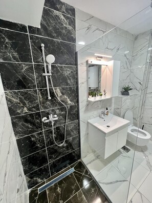 Apartment | Bathroom | Shower, hair dryer, towels, toilet paper - Corner Penthouse Apartment in the Centar of Skopje (Skopje)