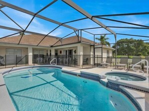 Een verwarmd zwembad