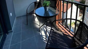 Apartment | Outdoor dining