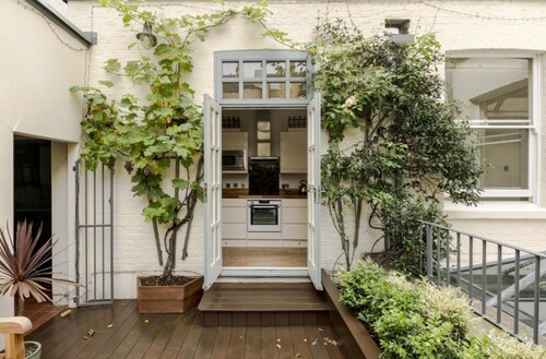 Charming 2-bed House in London