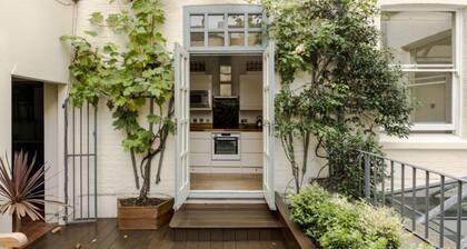 Charming 2-bed House in London