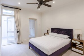 2 kamar tidur, setrika/meja setrika, Wi-Fi gratis, dan seprai linen