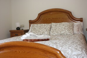 3 bedrooms, desk, iron/ironing board, travel cot