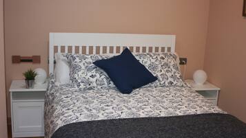 3 bedrooms, desk, iron/ironing board, travel cot