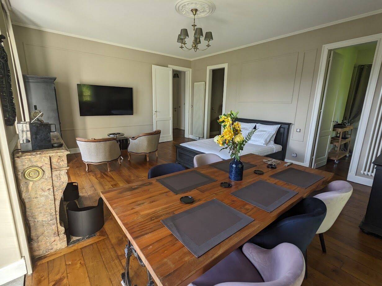 5 bedrooms, desk, iron/ironing board, free WiFi
