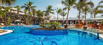 Purple Volcano - 200M to the Beach - Pool and Gym