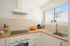 Fridge, microwave, oven, coffee/tea maker