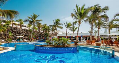 White Volcano - 200M to the Beach - Pool and Gym