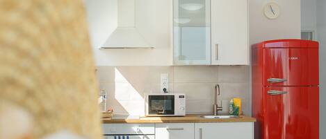 Fridge, microwave, oven, coffee/tea maker