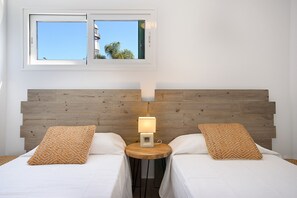 1 soveværelse, skrivebord, strygejern/strygebræt, weekendseng