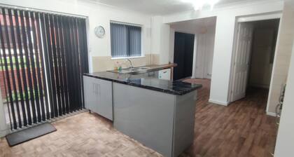 Stunning and Beautiful 4-bed House in Leicester