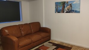 House, Multiple Beds | Living area - Stunning and Beautiful 4-bed House in Leicester (Leicester)