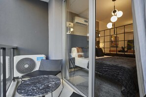 Escrivaninha, ferros/tábuas de passar roupa, Wi-Fi de cortesia