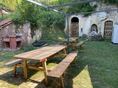 Spacious Family Cottage with Garden, Terrace, and Wifi near Le Mans and Tours