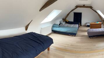 5 bedrooms, free WiFi, bed sheets