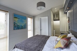 2 slaapkamers, een bureau, een strijkplank/strijkijzer, gratis wifi