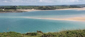 Stunning modern pet friendly holiday lodge in the  Seven Bays area N Cornwall