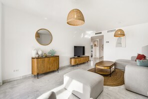 TV, fireplace - Las Adelfas (San Pedro de Alcántara)