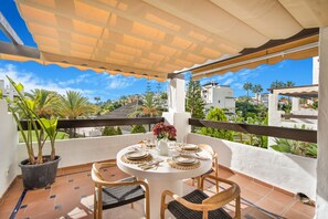 屋外ダイニングエリア