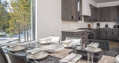 Book Now For Winter! Stunning New Ski Home with Private Hot Tub and Views!