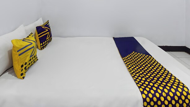 Deluxe Double Room | Bed sheets - Hotel O Kanditha Homestay Near Lombok Exotic Sentral Oleh-oleh (Senggigi)