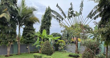 Inviting 3-bed House in Akright City Jennifers