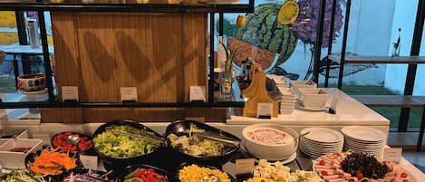 Daily buffet breakfast for a fee