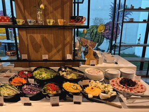 Daily buffet breakfast for a fee - Tinidee Trendy Bangkok Khaosan (Bangkok)