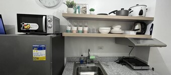 Stylish 1BR Condo SM Southmall w/ 100mbps wifi Netflix Disney +