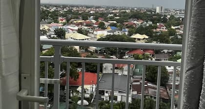 Stylish 1BR Condo SM Southmall w/ 100mbps wifi Netflix Disney +