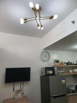 Interior - Stylish 1BR Condo SM Southmall w/ 100mbps wifi Netflix Disney + (Las Piñas)