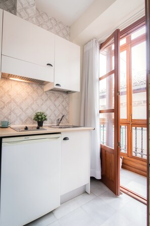 Deluxe Studio | Private kitchen