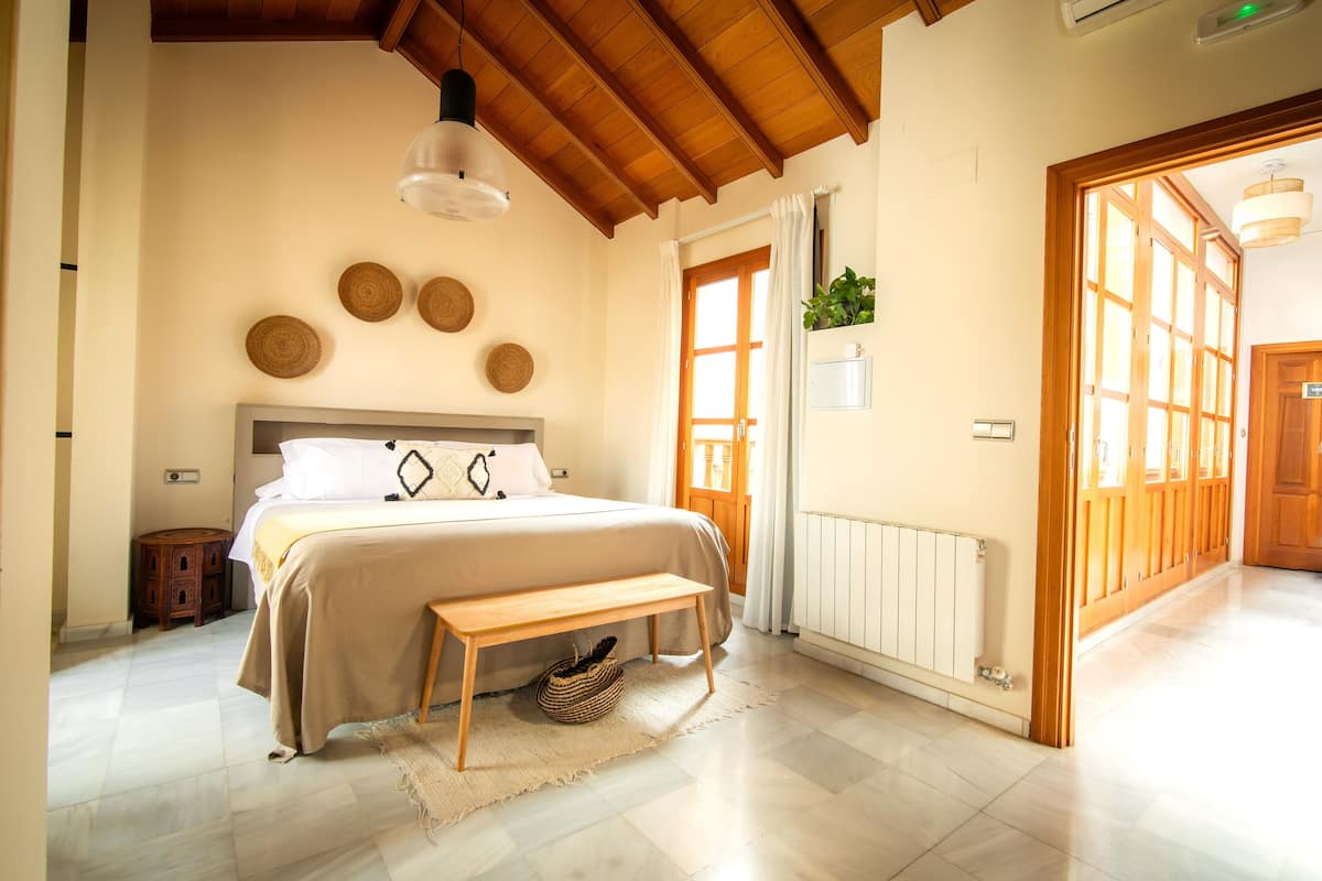 Premium Studio | Laptop workspace, blackout drapes, iron/ironing board, free WiFi