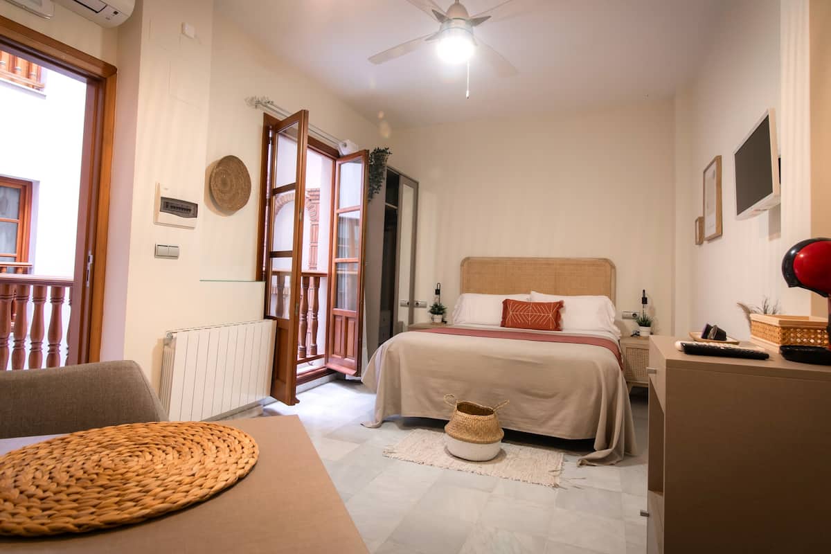 Superior Studio | Laptop workspace, blackout drapes, iron/ironing board, free WiFi