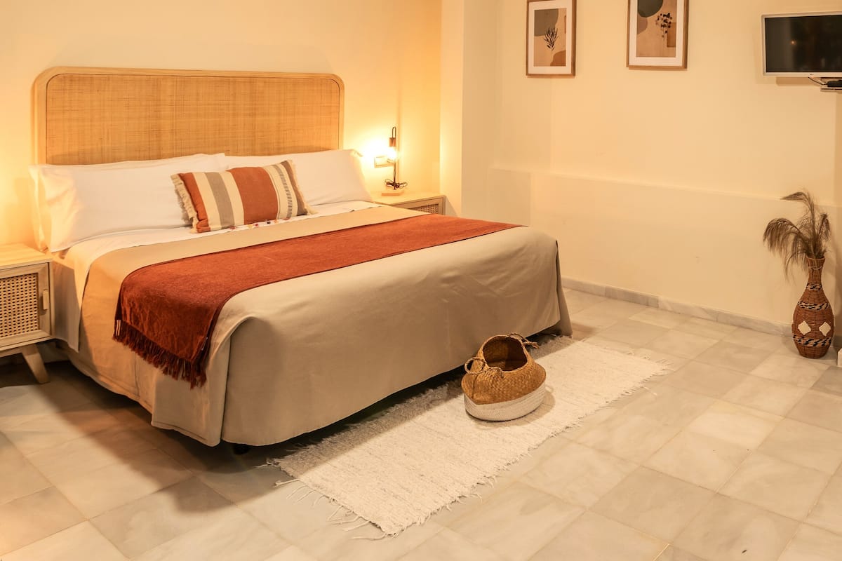 Standard Studio | Laptop workspace, blackout drapes, iron/ironing board, free WiFi