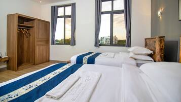 Standard Double or Twin Room | In-room safe, individually furnished, desk, laptop workspace